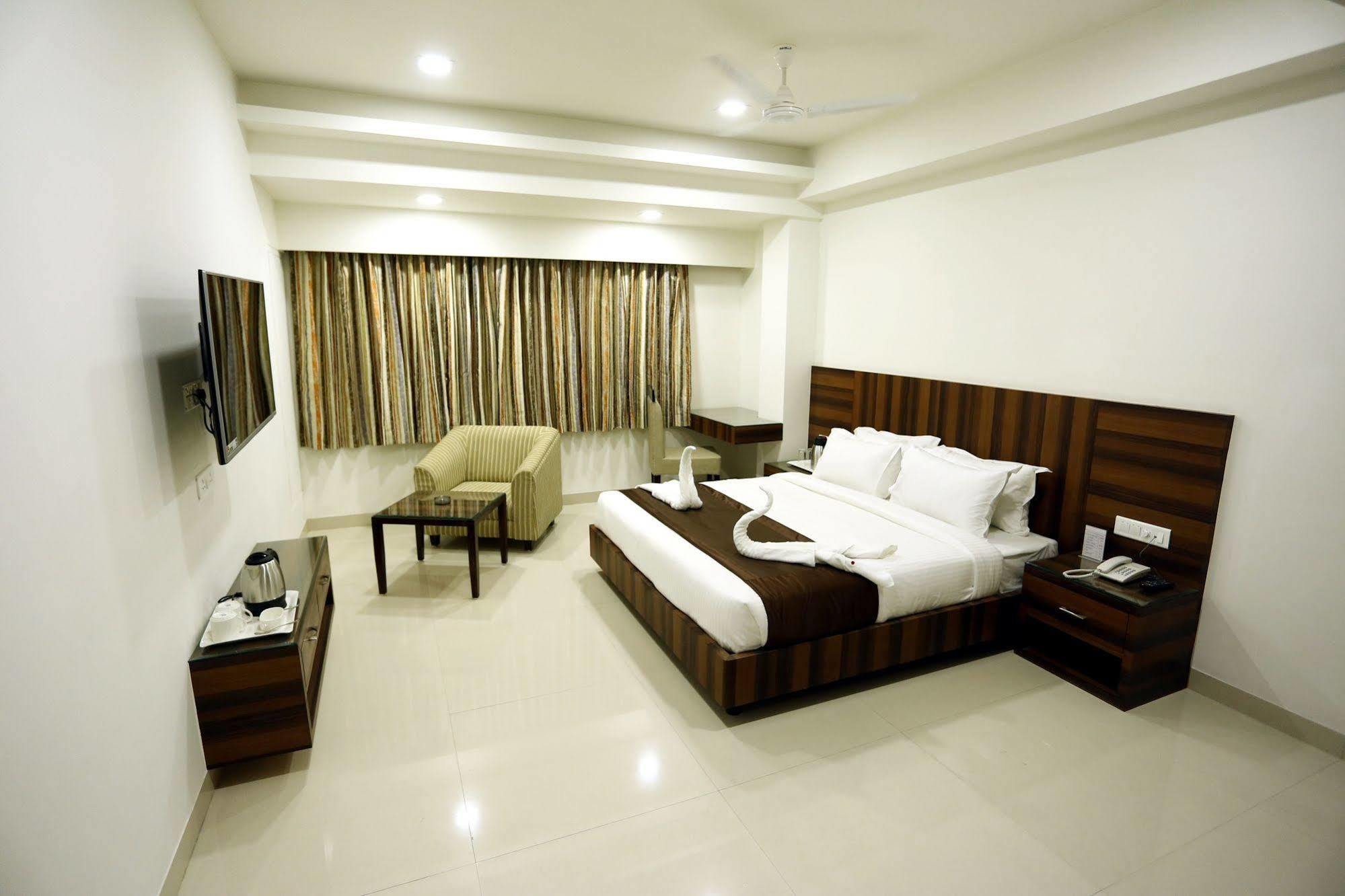 Solitaire Hotel Raipur  Exterior photo