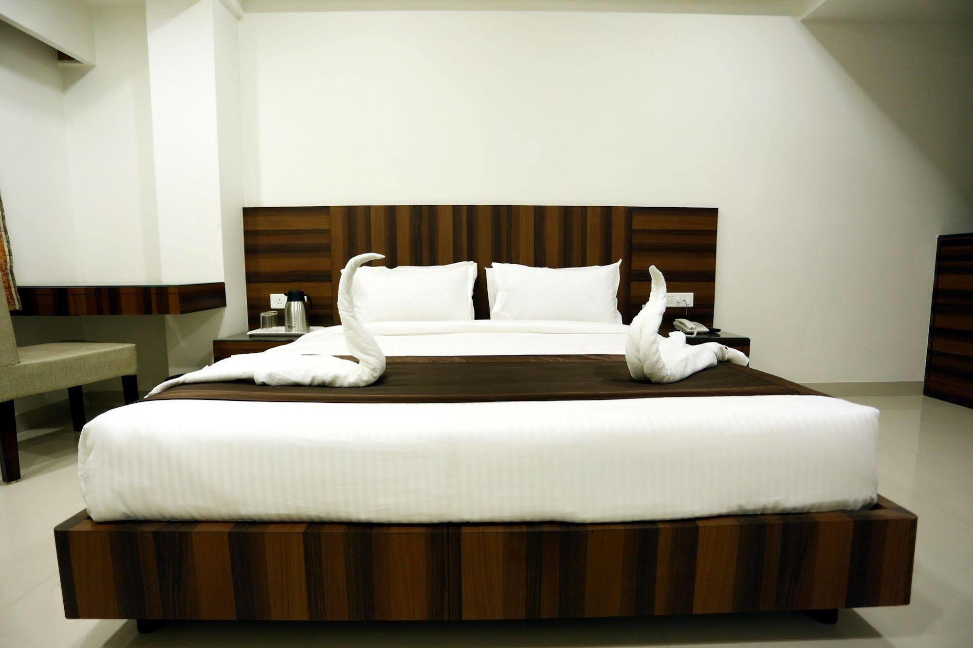 Solitaire Hotel Raipur  Exterior photo